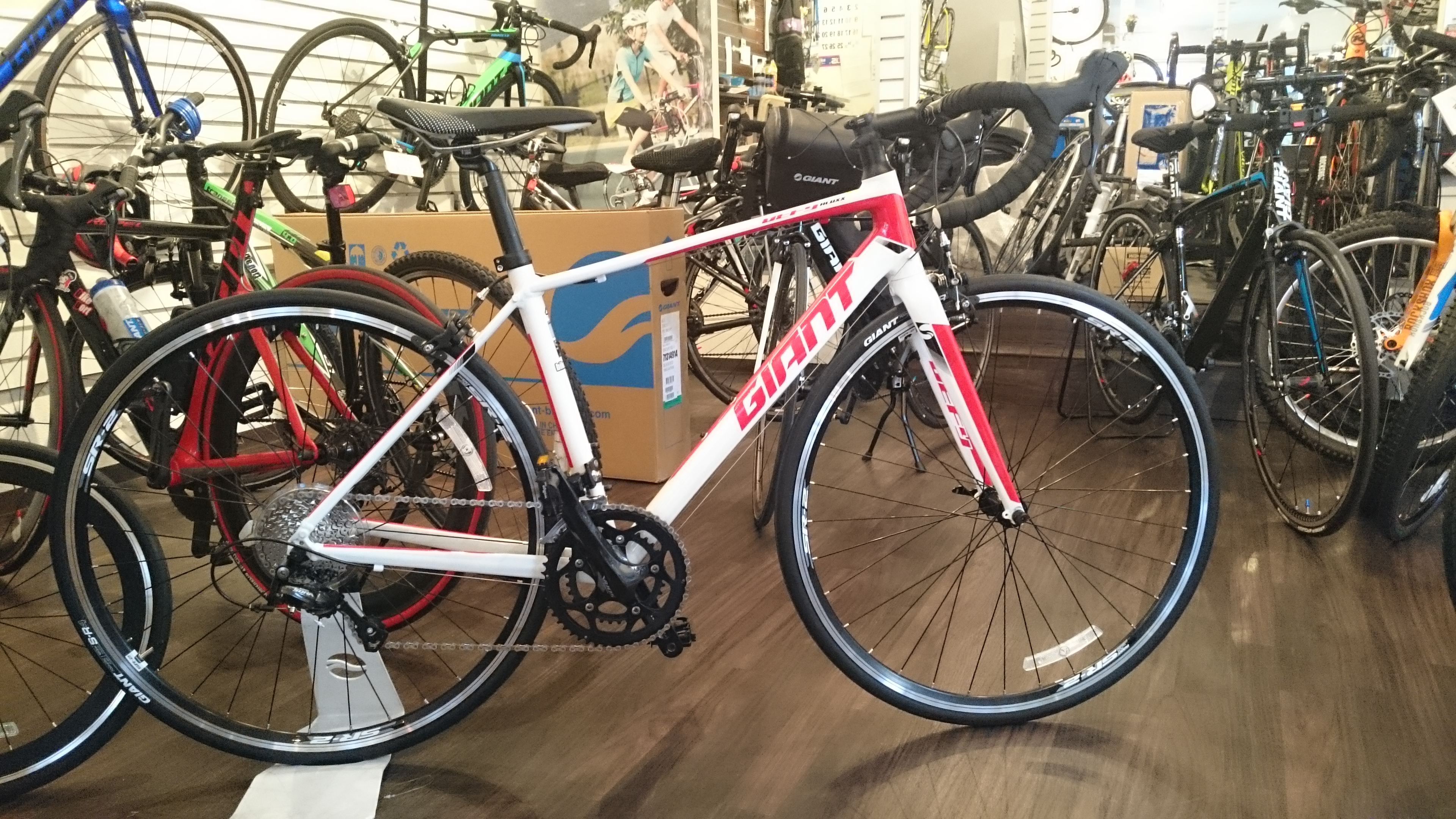 当店大好評！！御買得であります‼2016年ロードバイク GIANT DEFY3