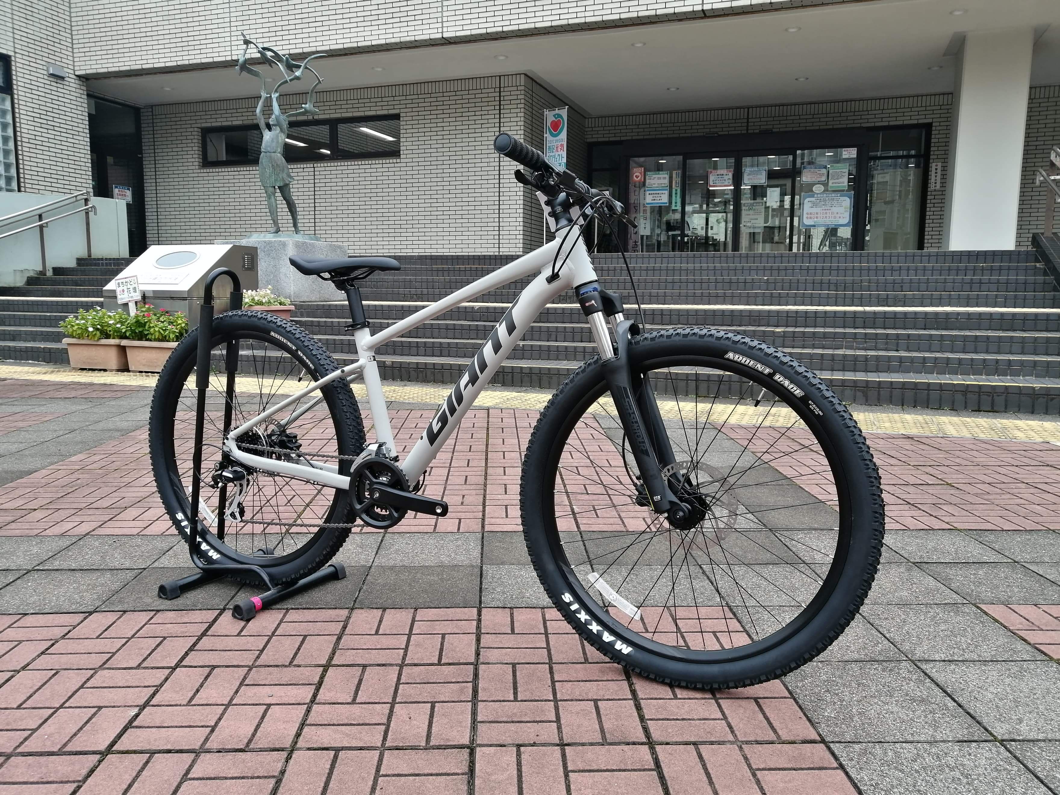 GIANTマウンテンバイク ATX 27.5 インチ M - 自転車本体