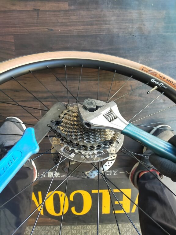 新宿都庁前店 ロードバイクにMTBスプロケットを搭載する!! ギア比0.76
