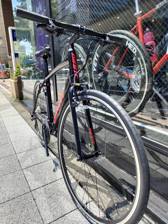 新宿都庁前店 ロードバイクに匹敵する高品質、高剛性フレーム / GIANT 