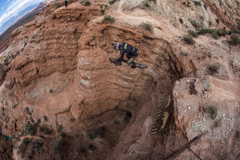 mountain-biker-brandon-semenuk-drops-at-red-bull-rampage-2013