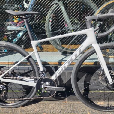 千葉県北東 GIANT DEFY 3 XSサイズ430mm 分解調整済み 新しい価格帯、幅広い選択肢。GIANT DEFY ADVANCED 3 ジャイアント