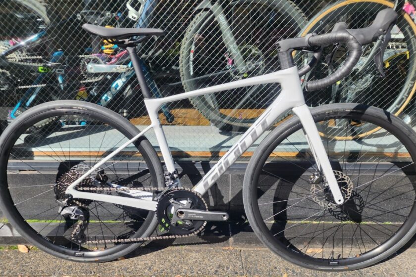 新しい価格帯、幅広い選択肢。GIANT DEFY ADVANCED 3 ジャイアント