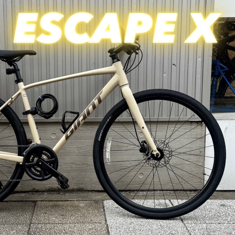 最強のコミューターバイク】ESCAPE X ご納車しました♪ GIANT クロス